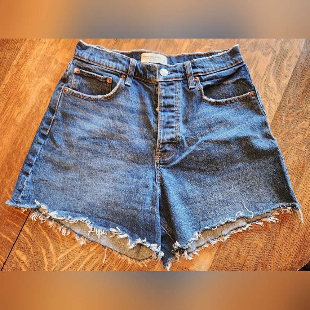 High-Waist Raw Hem Denim Shorts - Blue